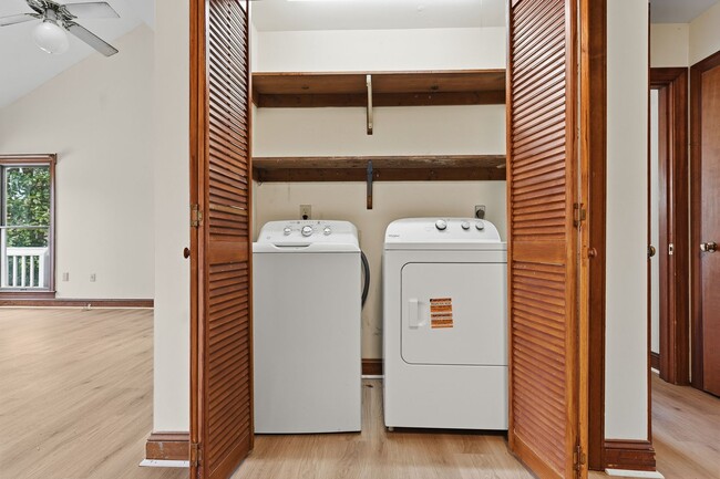 Building Photo - Available Now! 3-Bedroom Townhome in West Raleigh