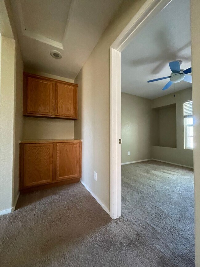 Building Photo - 4bed 3bath