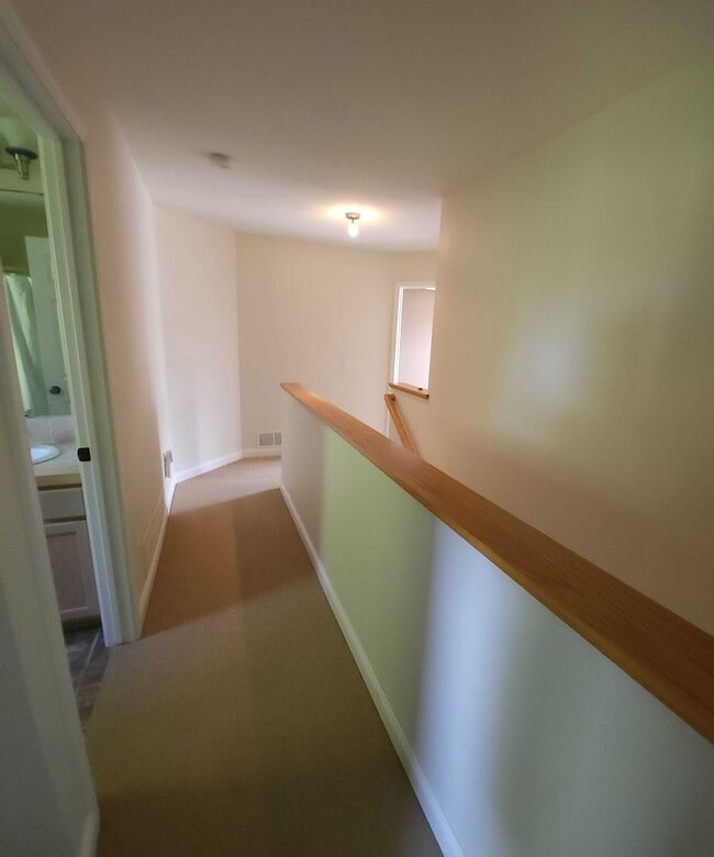 Building Photo - Ready to go forest lake 3 bed 4 bath townh...
