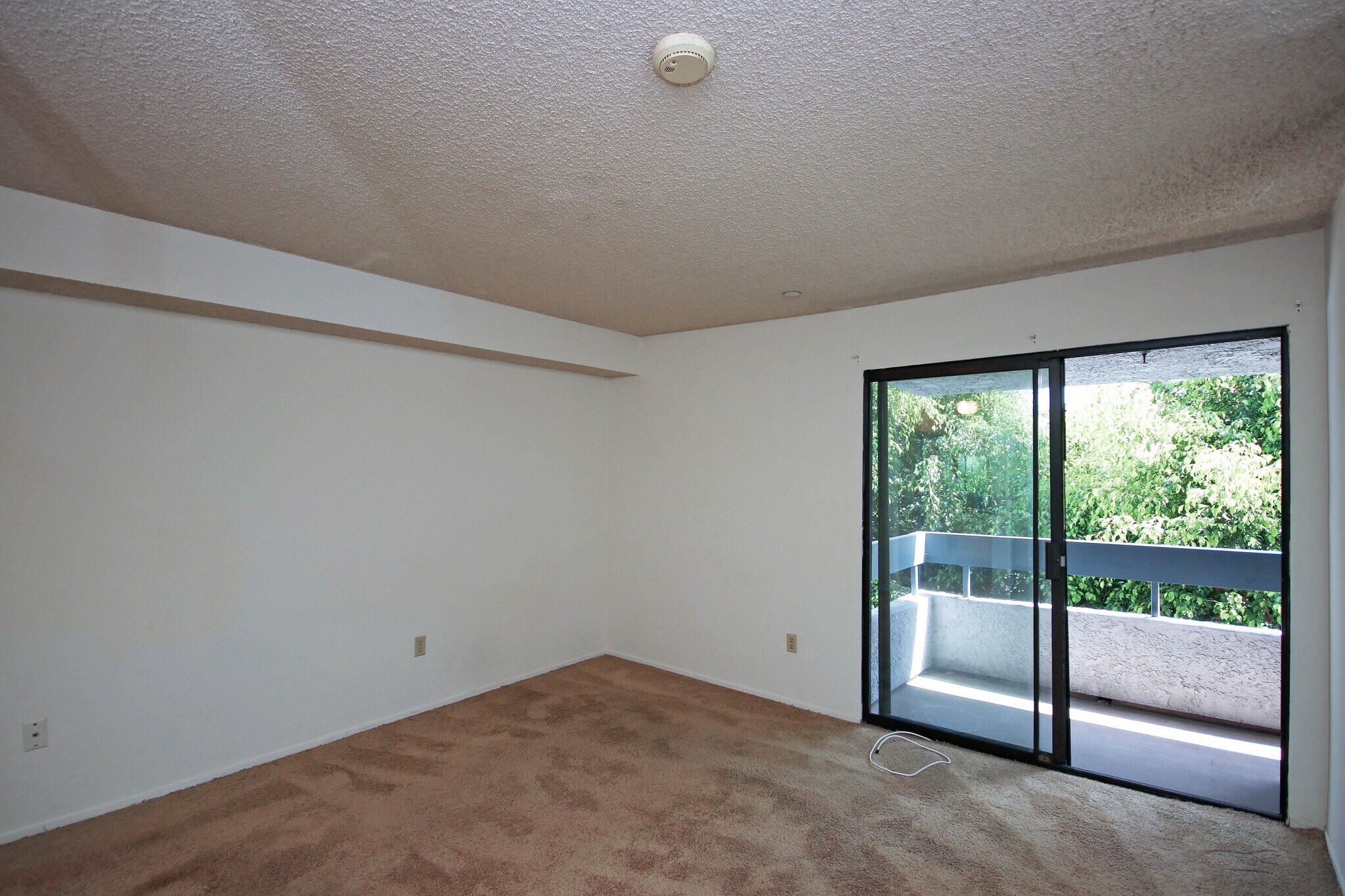 Building Photo - 355 S Marengo Ave
