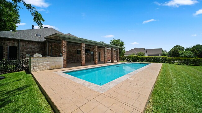 Building Photo - Experience the luxury of resort-style living in Bentwater, one of Lake Conroe’s premier gated com...