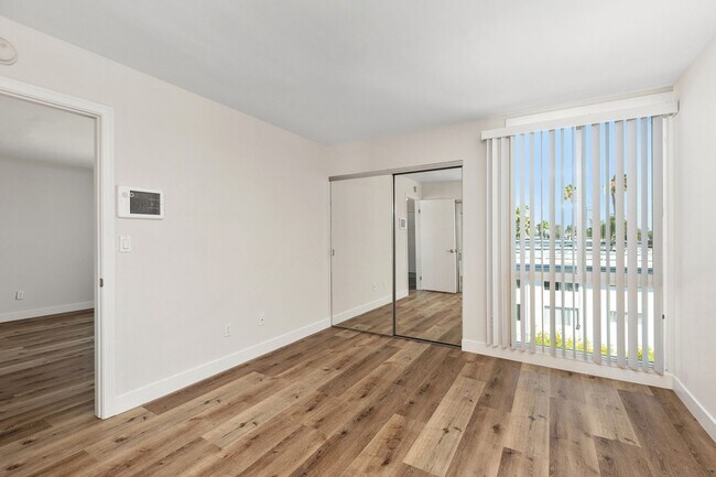 Building Photo - ROLA60
