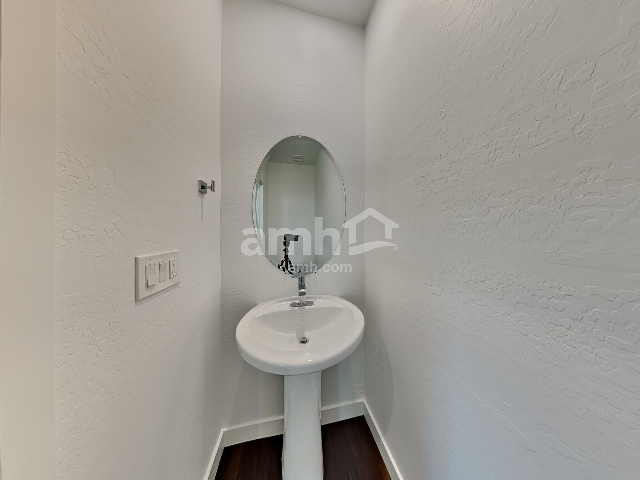 Building Photo - 2128 W Alicia Dr