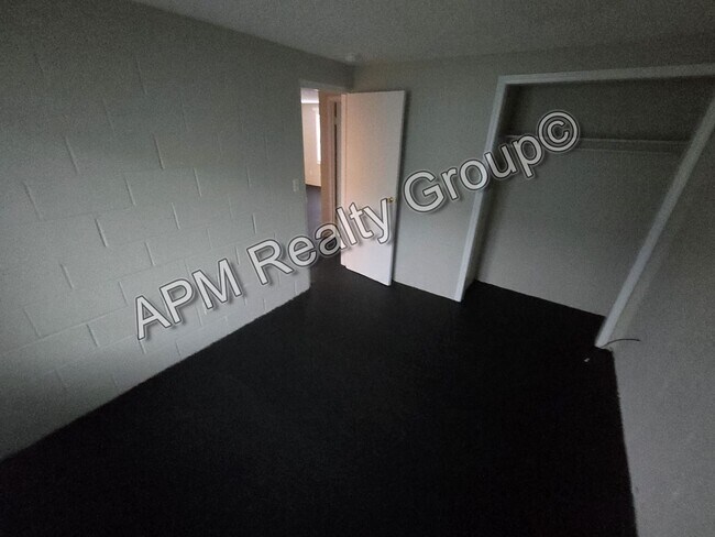 Building Photo - Renovated apartment in Earlwood