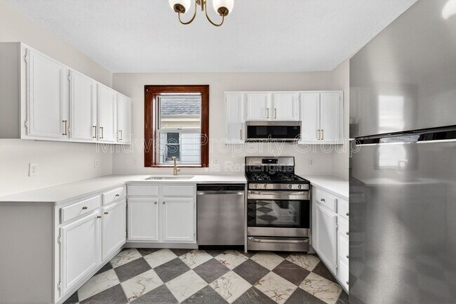 Building Photo - 5324 Nagel Ave