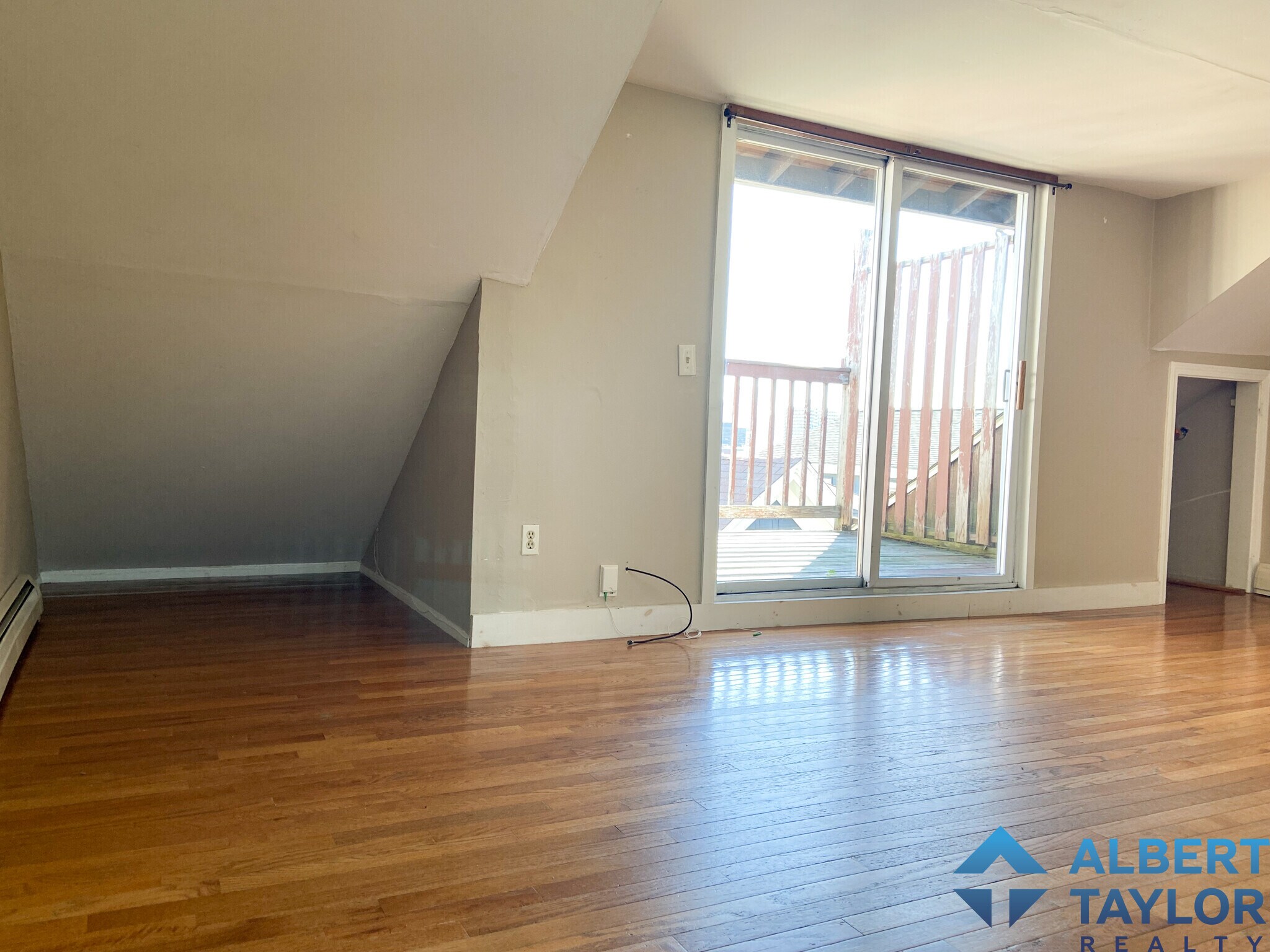 Building Photo - 8 Sunset St