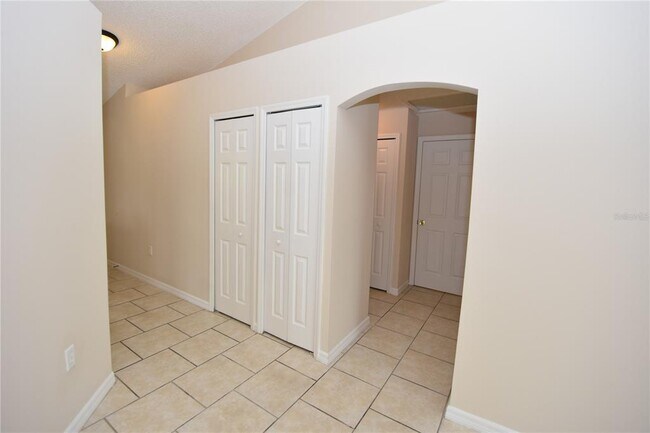 Building Photo - 6 Zither Ct