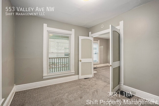 Building Photo - 553 Valley Ave NW