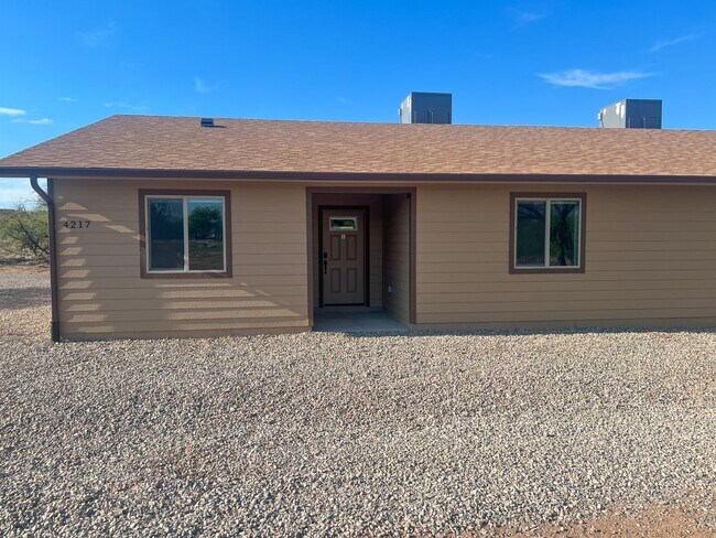Building Photo - 2025 BUILT DUPLEX - RIMROCK