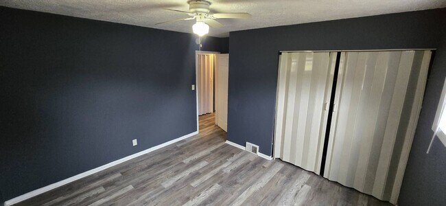 Building Photo - Charming 3-Bedroom Property in Prime Location ( SECTION 8 VOUCHER ACCEPTED )