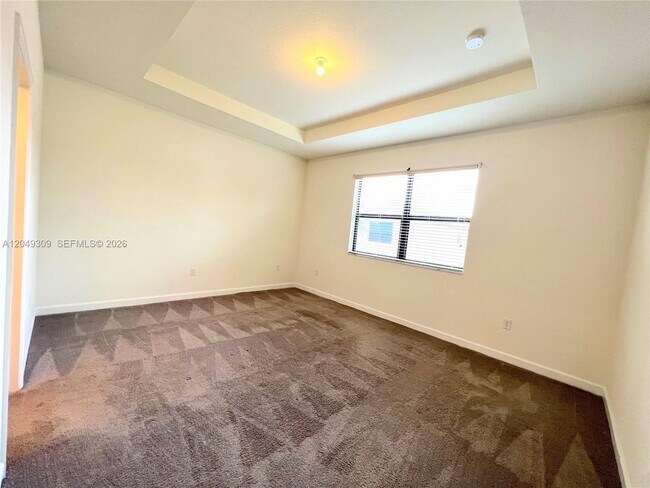 Building Photo - 132 NE 24th Ave