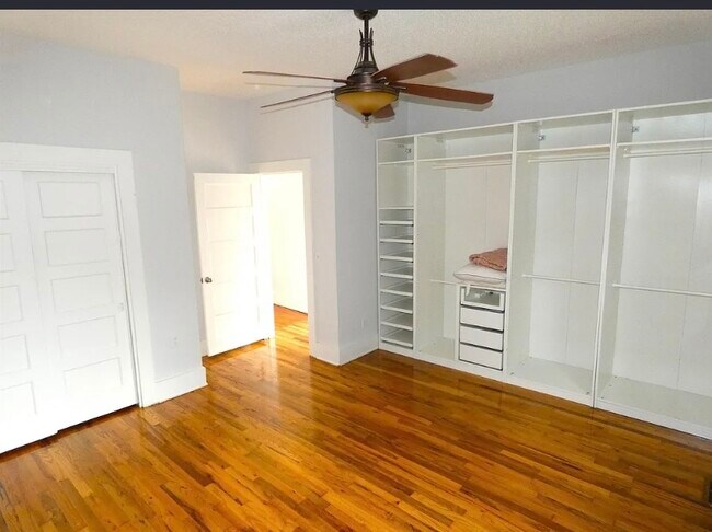 Building Photo - 301 E Sandstone St