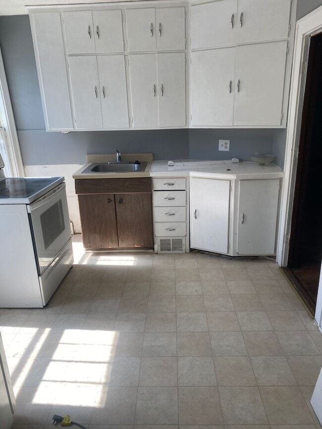 Building Photo - 300 13th St SW