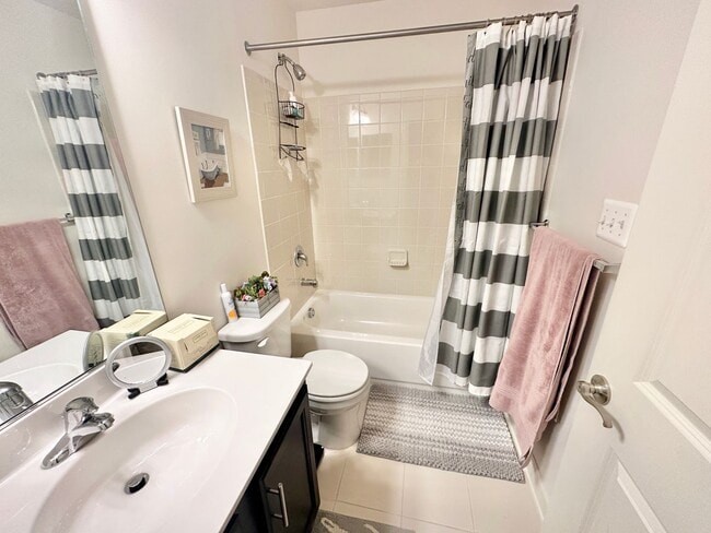 Building Photo - Amazing 4 BR/3.5 BA EOG Townhome in Lanham!