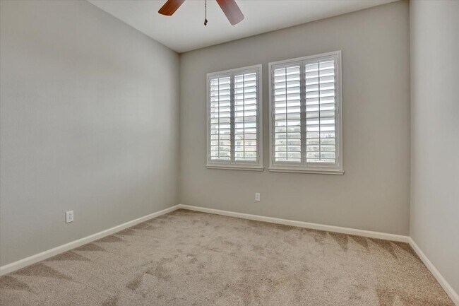 Building Photo - 683 Courtyards Loop