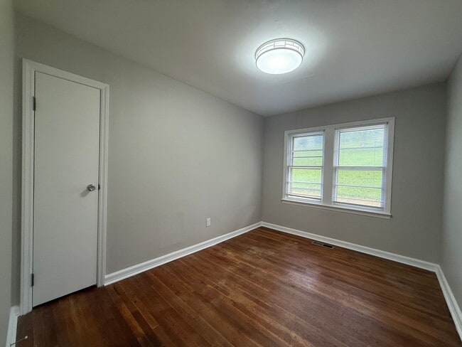 Building Photo - 3 Bedroom 2 Bathroom Home in Greeneville, TN