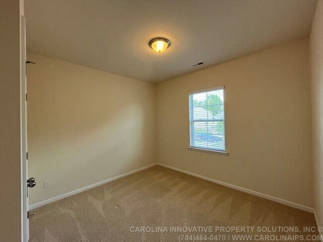 Building Photo - 385 Hawks Creek Pkwy