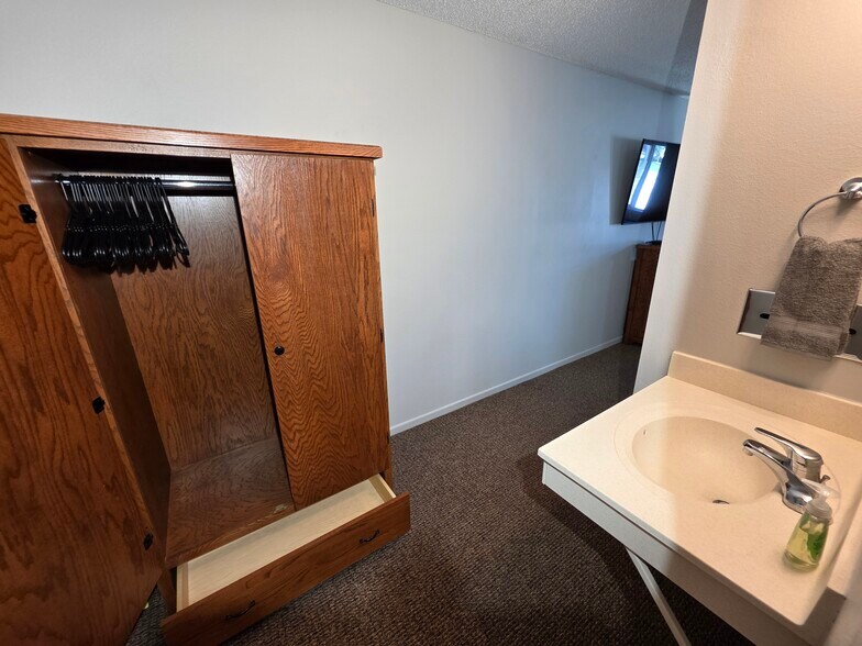 Building Photo - 590 Spruce