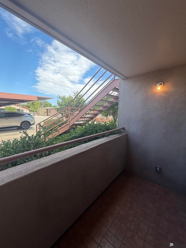 Building Photo - 1138 S Pagent Ave