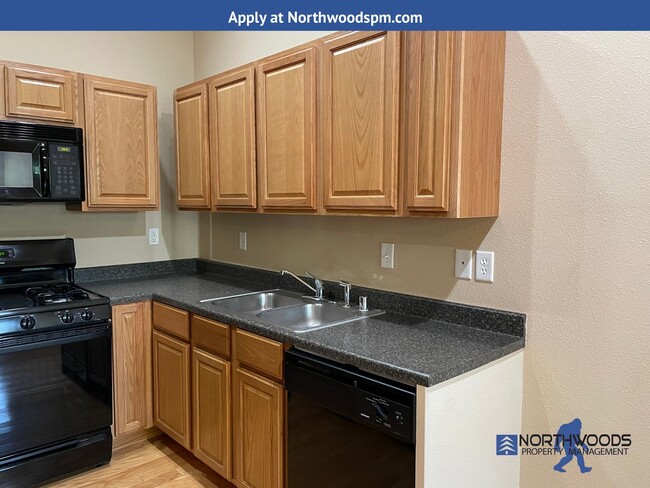 Building Photo - Nice 2 bed/2bath Townhome Located in White City