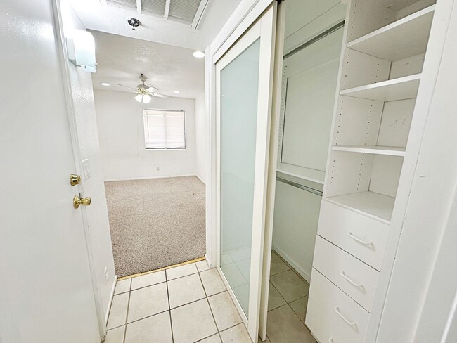 Building Photo - 1 BEDROOM 1 BATH DOWNSTAIRS CONDO