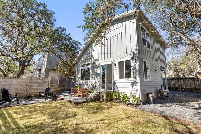 Building Photo - 402 El Paso St