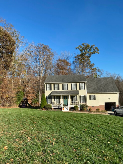 Building Photo - 15731Pypers Pointe Dr