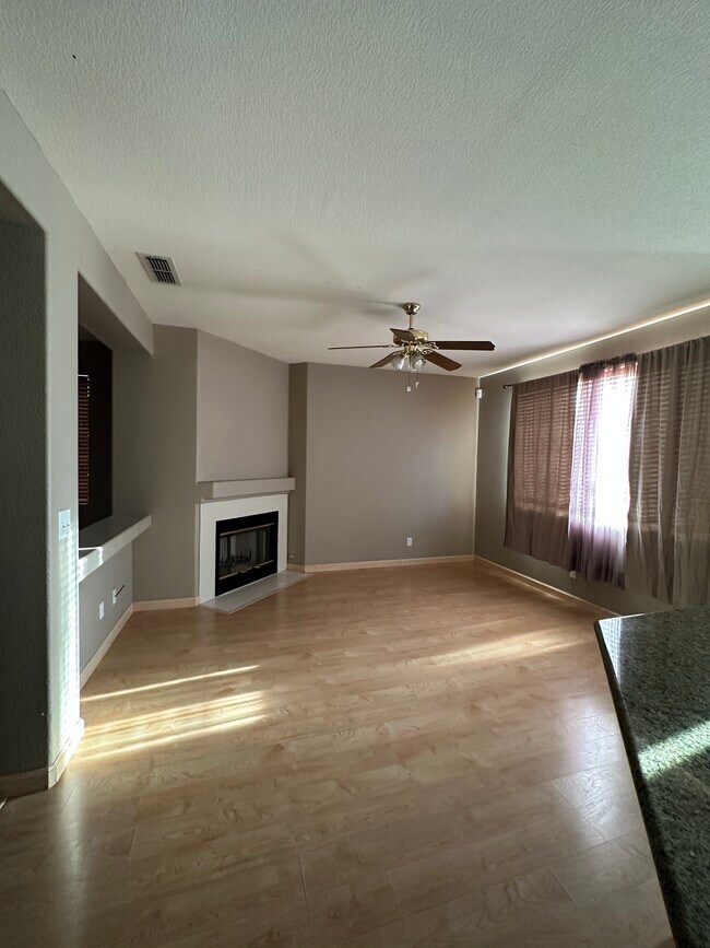 Building Photo - 2171 Eaton Dr