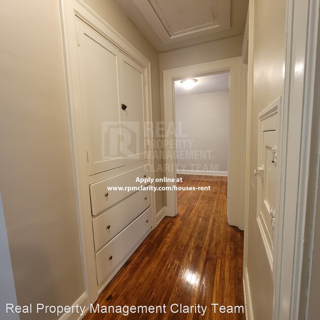 Building Photo - 3 br, 1.5 bath House - 2041 Perth St