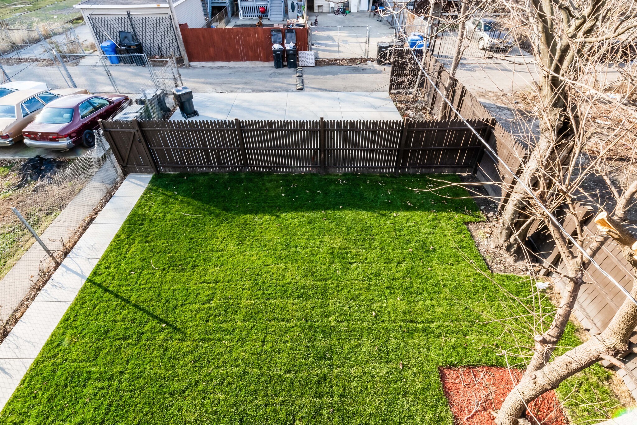 View of backyard - 634 N Hamlin Ave