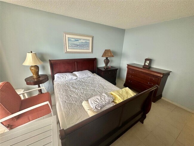 Building Photo - 6035 Sea Ranch Dr