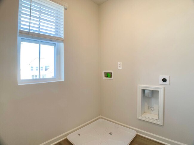 Building Photo - 821 Moray Ln