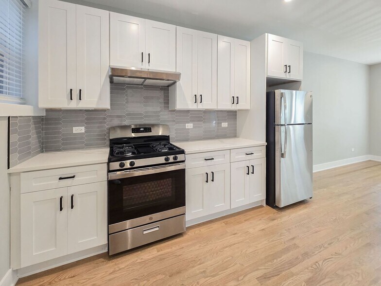 Building Photo - 4847 N Wolcott Ave