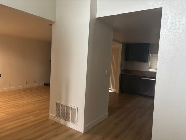 Building Photo - Beautiful Fair Oaks 4/2!  BIG HOUSE  **See details below for viewings**