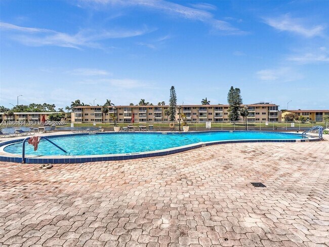 Building Photo - 2815 NE 201st Terrace