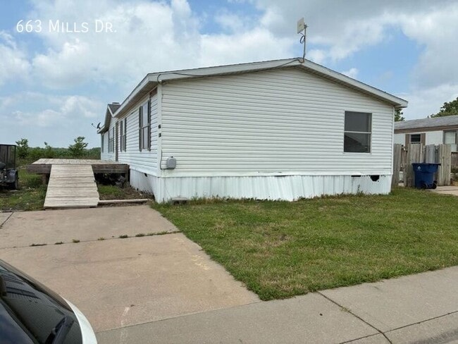 Building Photo - 663 W Mills Dr