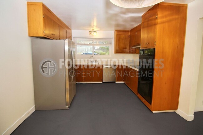 Building Photo - Spacious Single-Level 4BD/2BA Home in Terra Linda - FOUNDATION