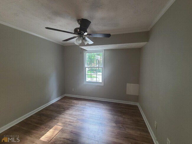 Building Photo - 127 Welcome Wood Dr
