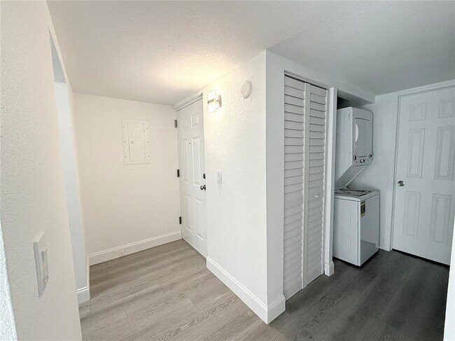 Building Photo - 776 116th Ave N