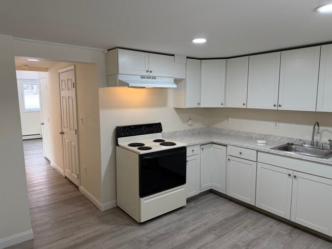 Building Photo - 32 Forest Rd