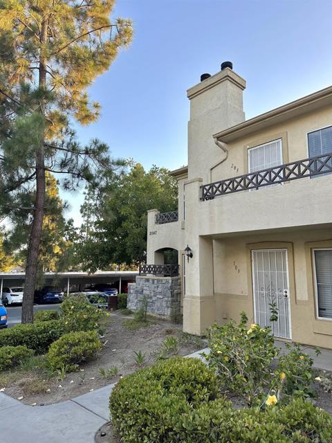 Building Photo - 2047 Lakeridge Cir
