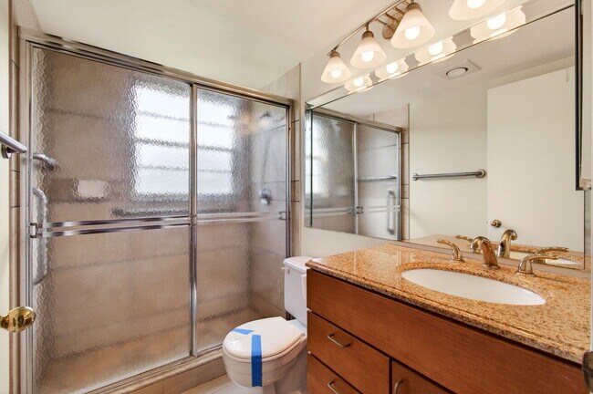 Building Photo - 116 Mansfield C