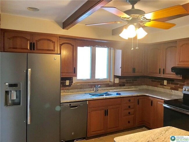 Building Photo - 425 Bank St