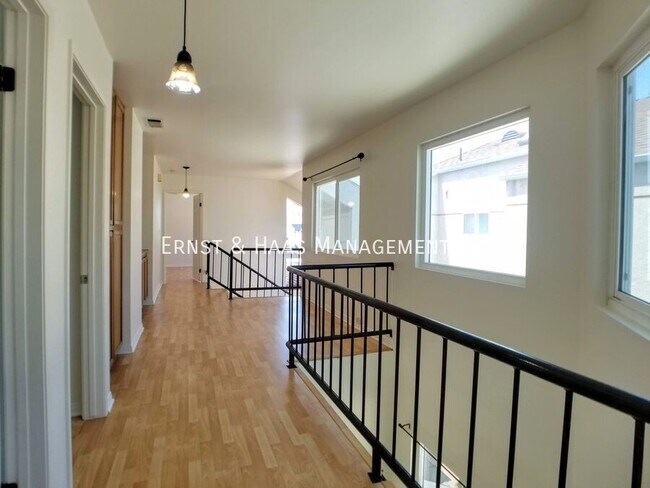 Building Photo - 3824 Golden Ave