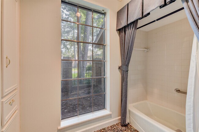 Building Photo - 5502 Fountainbridge Ln