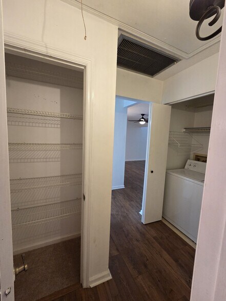 Linen Closet - 35086 Whispering Oaks Blvd
