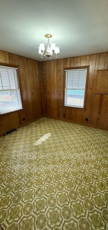 Building Photo - 221 Hutchinson St