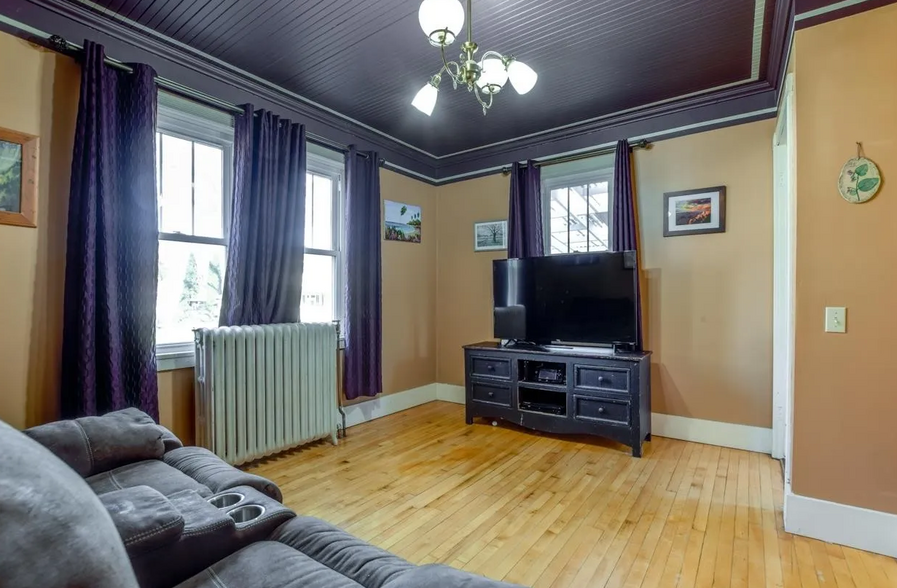 Bonus Room - 215 Jackson St