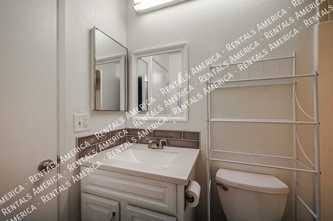 Building Photo - 1052 S San Jose