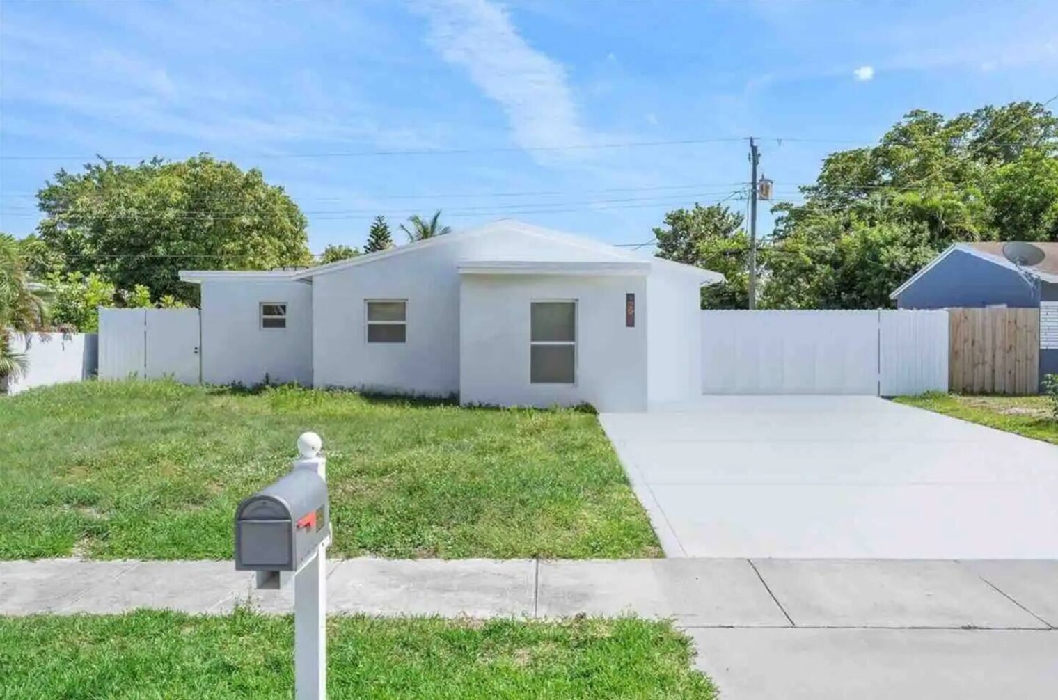 Building Photo - 660 NE 57th Ct